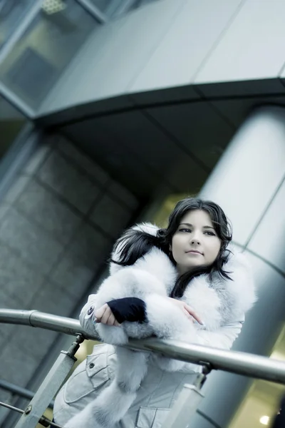 겨울 도시 소녀 — 스톡 사진