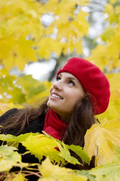 Woman in red in autumn park — Stock Photo, Image