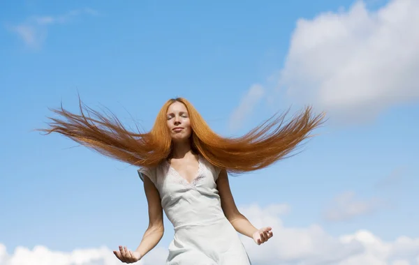 Menina com cabelo vermelho — Fotografia de Stock