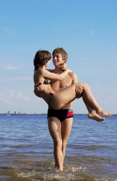 Krásná láska na pláži — Stock fotografie