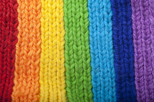 Ljusa rainbow stickad halsduk — Stockfoto