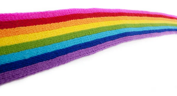 Яскравий веселковий в'язаний шарф — стокове фото