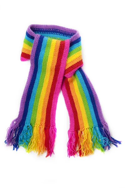 Яркий радужный вязаный шарф — стоковое фото