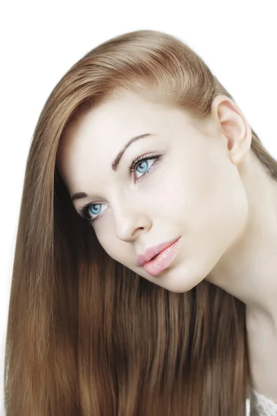 Bela jovem com cabelo comprido — Fotografia de Stock