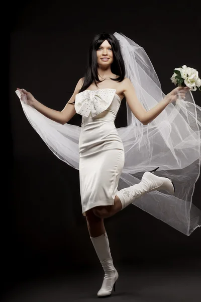 Schöne Braut im Atelier — Stockfoto