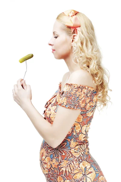 Pregnant woman eats pickled cucumber — Stock Photo, Image