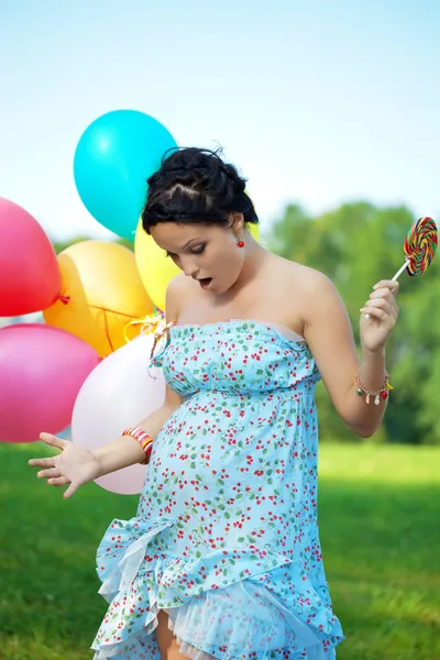 Έγκυος κοπέλα έκπληκτος — Φωτογραφία Αρχείου