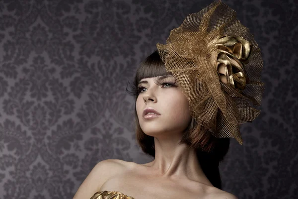 Lussuosi modelli glamour in oro — Foto Stock