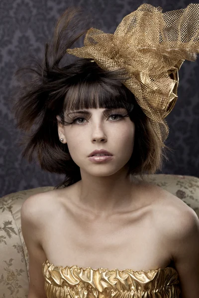 Modelos glamourosos luxuosos em ouro — Fotografia de Stock