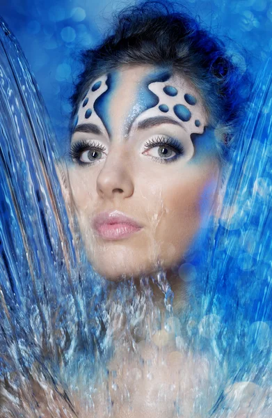 Kız makyaj su ve kabarcıklar şeklinde — Stok fotoğraf