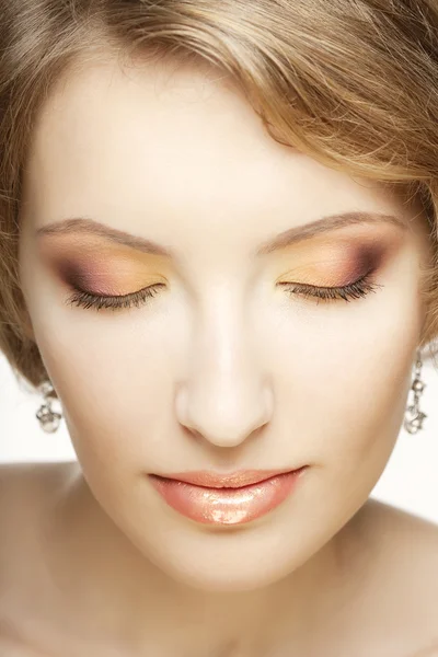 Krásná žena s perfektní make-up. — Stock fotografie