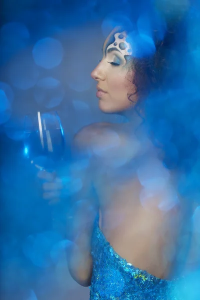 Chica con maquillaje en forma de agua y burbujas —  Fotos de Stock