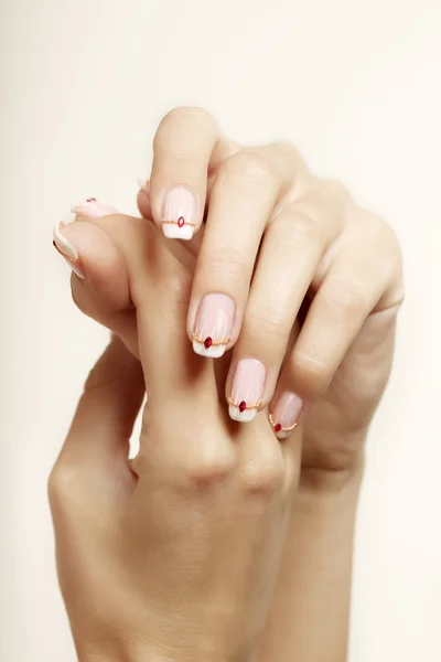 Belle mani con belle unghie — Foto Stock