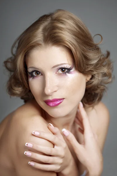 Mulher bonita com maquiagem linda — Fotografia de Stock