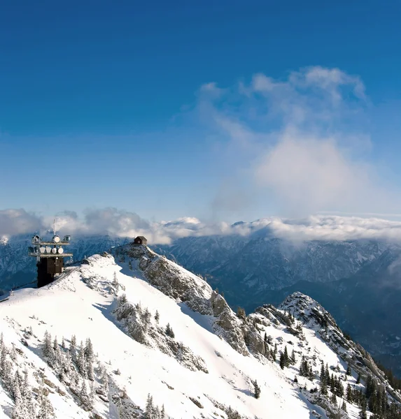 Телекоммуникационная и метеостанция Зимних Альп — стоковое фото