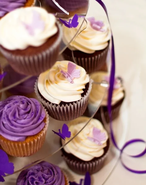 Torta nuziale primo piano sulla bella deliziosa Cupcakes — Foto Stock