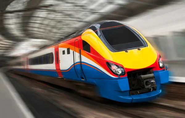 Snelle snelheid passagierstrein met bewegingsonscherpte — Stockfoto