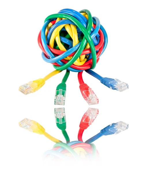 Boule de Câbles et Prises de Réseau Colorés avec Réflexion Isolé — Photo