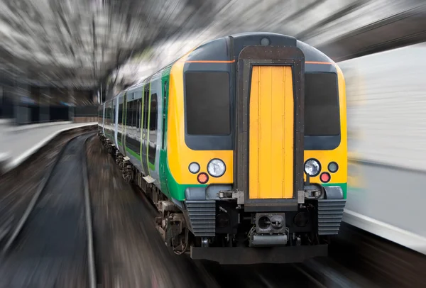 Fast Speed Train com Radial Blur. Transporte de Comutadores — Fotografia de Stock