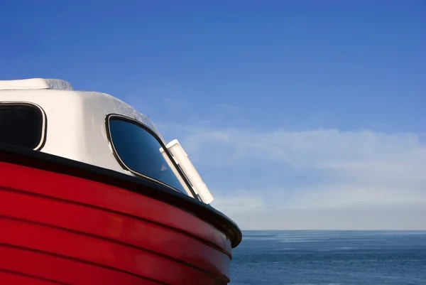 Detalhe de um barco com mar e céu — Fotografia de Stock