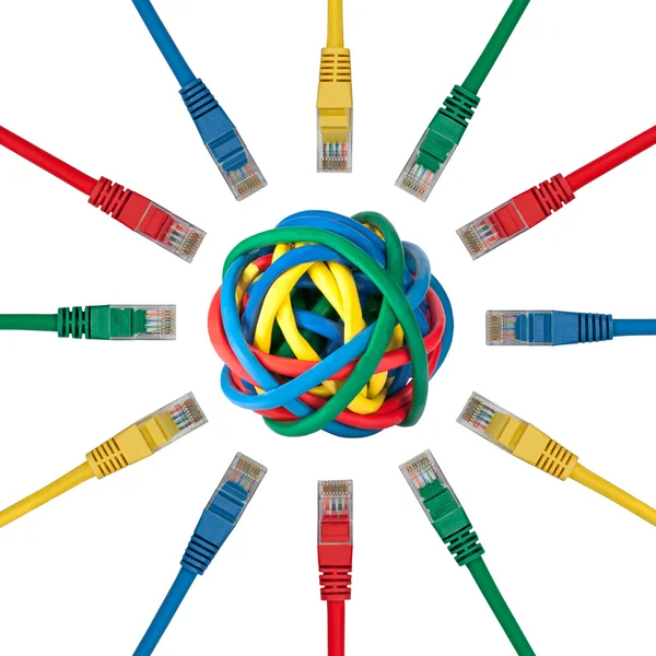 Tapones de red que apuntan a una bola de cables de colores — Foto de Stock
