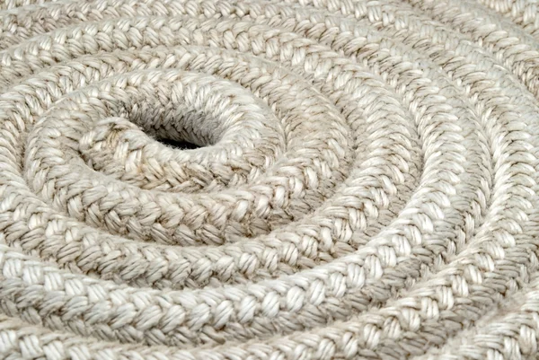 Dettaglio di una bobina di una vecchia corda nautica ritorta — Foto Stock