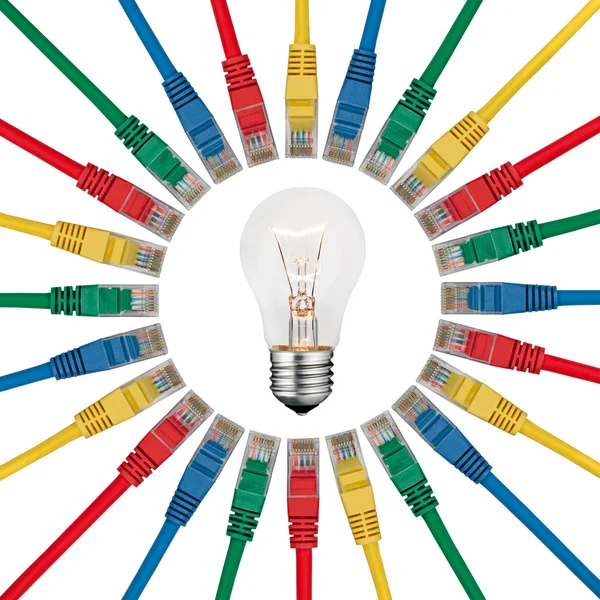 Idéia de TI - Lâmpada no centro de cabos de rede coloridos — Fotografia de Stock