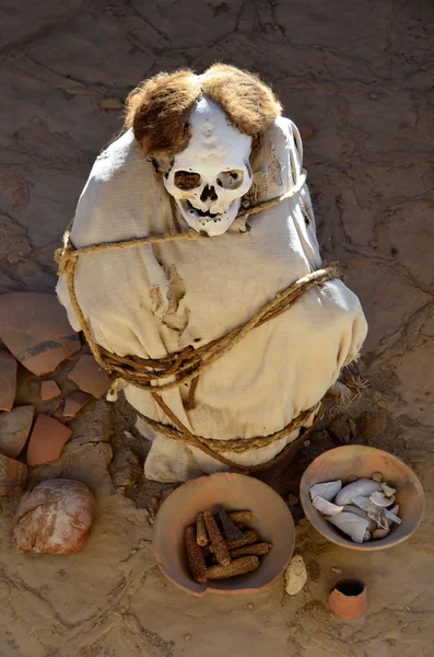 Múmia no Cemitério Chauchilla - Nazca Peru — Fotografia de Stock