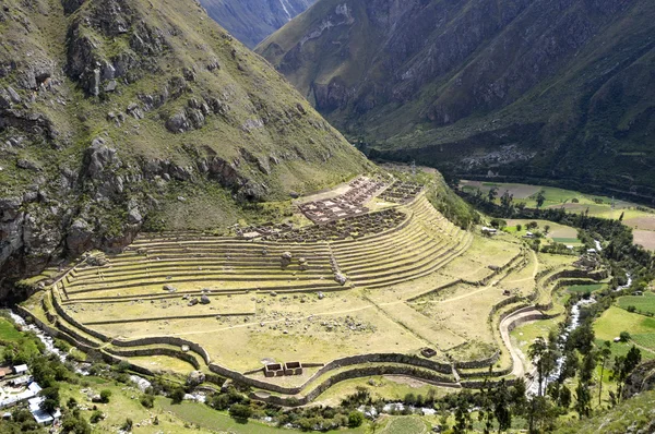 Oude llactapata inca ruïnes in urubamba vallei — Stockfoto