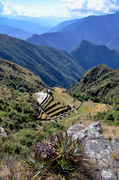 Blick auf die Ruine Phuyupatamarca auf dem Inka-Trail — Stockfoto