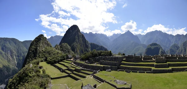 Terrassen van machu Picchu met huayna picchu — Stockfoto