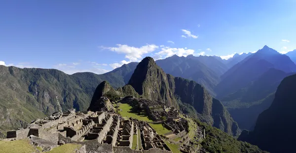 Panorama de Machu Pichu con Huayna Picchu Imágenes de stock libres de derechos
