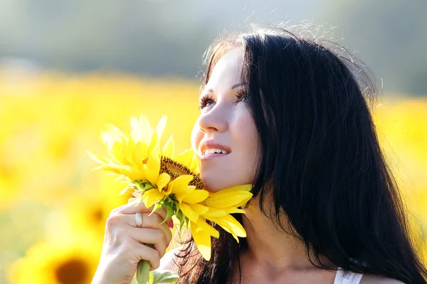 stock image Caucasian girl posing and smiling in sunflower field