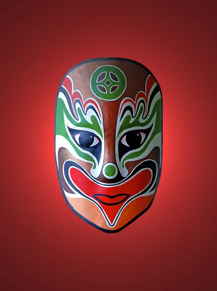 Masque d'opéra chinois avec fond rouge isolé — Photo