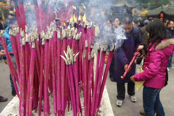 Burning incense in temple — Stock Photo, Image