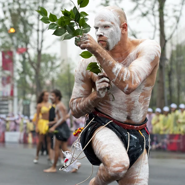 Desempenho de show de turismo de dançarina folclórica australiana — Fotografia de Stock