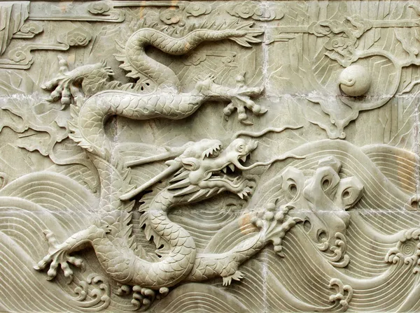 Dragon's relief sculpture — Stock Photo, Image