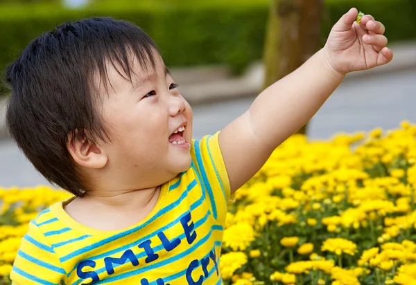 Gra szczęśliwe dziecko — Zdjęcie stockowe