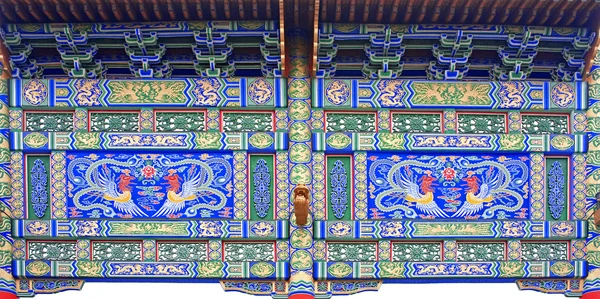 Farbenfrohe, einzigartige Dekorationen des chinesischen Tores — Stockfoto