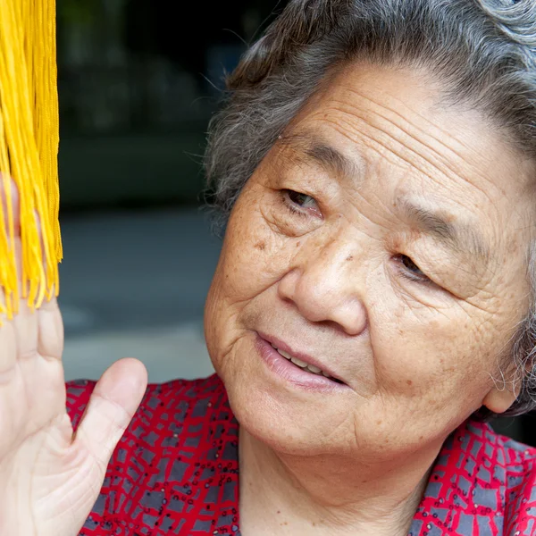 Mutlu bir büyükanne portresi — Stok fotoğraf