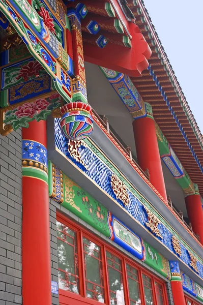 Kinesiska traditionell byggnad med färgglada dekorera — Stockfoto