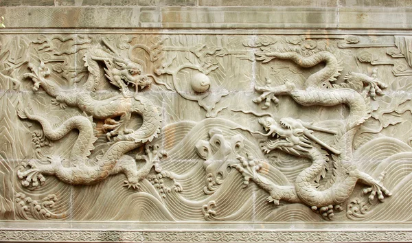 Escultura en relieve del dragón — Foto de Stock