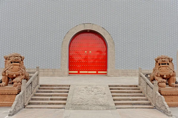 Gran puerta tradicional china —  Fotos de Stock