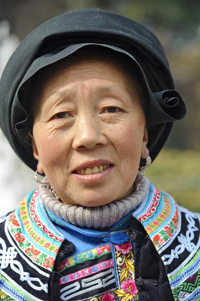 Chinês Qiang mulher étnica — Fotografia de Stock