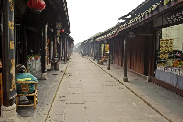 Аллея традиционного китайского старого города — стоковое фото