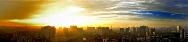 Scape miasta o zachodzie słońca — Zdjęcie stockowe