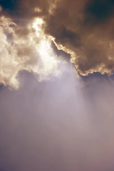 Облачный слой и небо на закате — стоковое фото