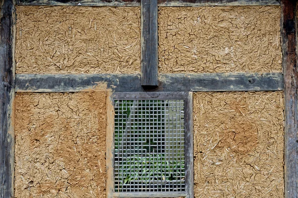 stock image Clay exterior wall of the old house with crack