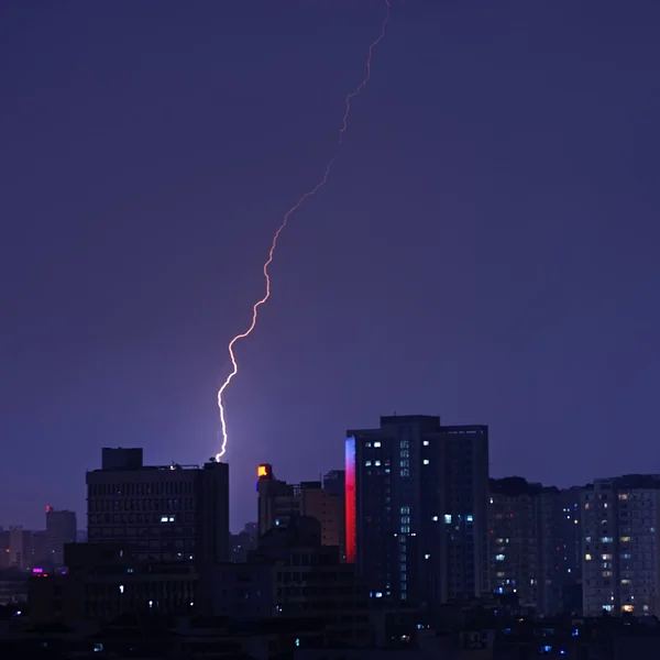 Lightning over the building — Stock Photo, Image