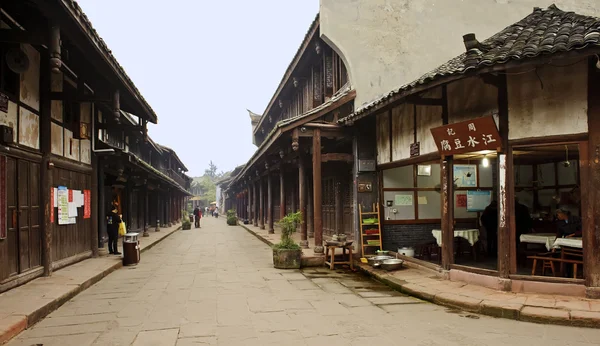Gasse einer traditionellen chinesischen Altstadt — Stockfoto